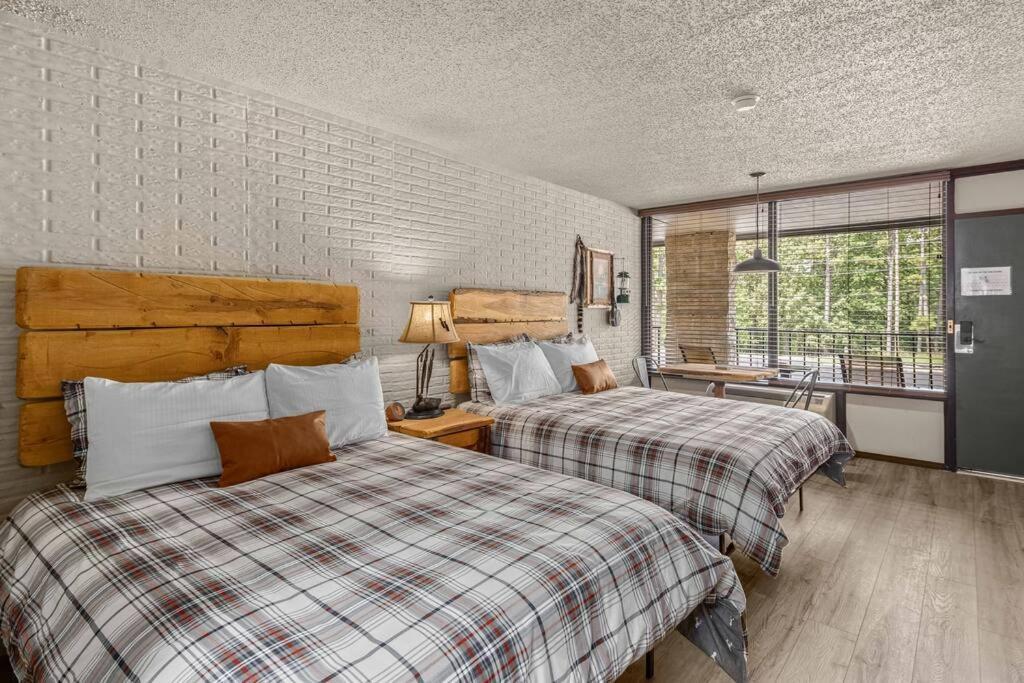 Stonegate Lodge 2 Queen Beds Wifi Tv Salt Water Pool Fire Pits #303 Eureka Springs Exterior foto
