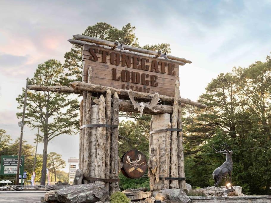 Stonegate Lodge 2 Queen Beds Wifi Tv Salt Water Pool Fire Pits #303 Eureka Springs Exterior foto